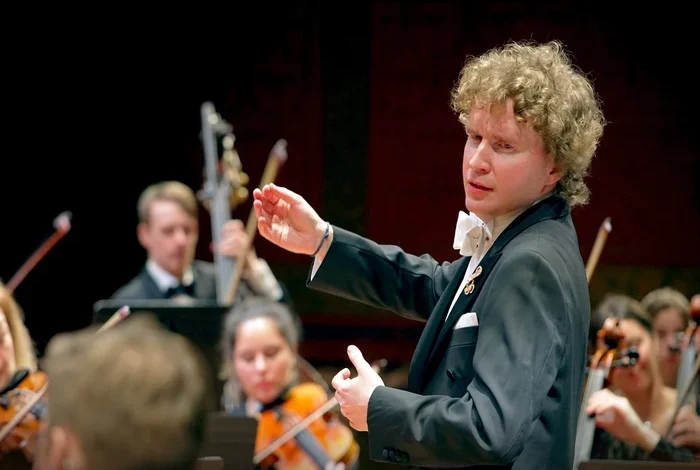 Coolturalia - Soirée de sérénades – Elgar, Dvořák, Tchaïkovski – Orchestre Philharmonique de la Paix. Nikolay Khozyainov, direction