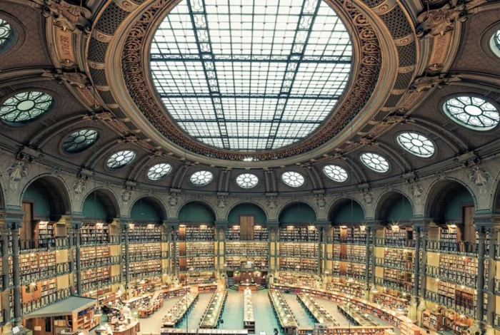 Coolturalia - Philippe Ungar welcomes Jacques Berchtold for an interview focused on the relationship with books and libraries.